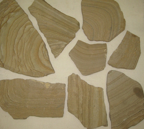 Kamenclub.ru: Песчаник пластушка желтый с разводом под дерево (2 см)  купить в Казани плитняк желтый с разводами, желтый, рыжий, серый песчаник пластушка рваная ландшафтная 11 000 руб/м3   фото КАМЕНЬ КЛУБ