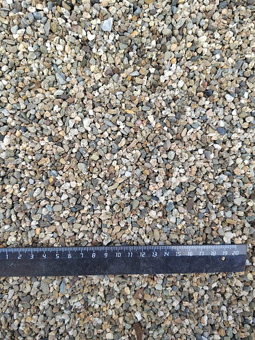 Kamenclub.ru: Галька речная окат (серая) фр.3-5 мм купить  в Казани галька речная серая бежевый темно-серый окатанный речной камень округлый 9500 руб/т   фото КАМЕНЬ КЛУБ