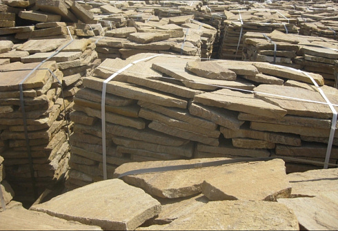 Kamenclub.ru: Песчаник пластушка желтый с рисунком (3 см)  купить в Казани песчаник желтый с рисунком, рыжий, желтый песчаник пластушка ландшафтная рваная 8 500 руб/м3   фото КАМЕНЬ КЛУБ