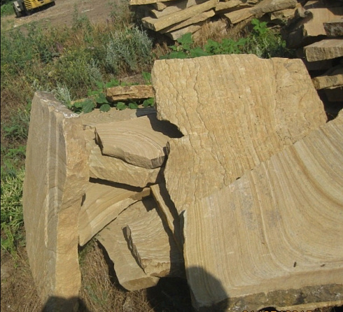 Kamenclub.ru: Форматный камень (плаха) пошаговая дорожка от 70-150 см (4 -12 см)  купить в Казани плитняк  форматный плаха желтый песчаник 9 000 руб/т   фото КАМЕНЬ КЛУБ