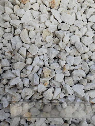 Kamenclub.ru: Мраморная крошка, щебень, цвет-белый, фр. 10-20 мм.  купить в Казани мрамор белый, молочный айвори каменная ландшафтная декоративная крошка шебня 12000 руб/т   фото КАМЕНЬ КЛУБ
