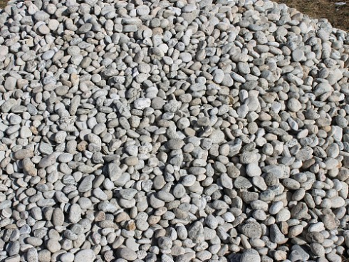 Kamenclub.ru: Галька речная окат (серо-белая) фр. 70-120 мм купить  в Казани галька галечник бело-серая, серо-белая, серая, белая речная природная галька  8000 руб/т   фото КАМЕНЬ КЛУБ