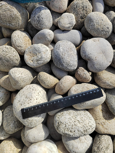 Kamenclub.ru: Галька речная окат (серо-белая) фр. 70-120 мм купить  в Казани галька галечник бело-серая, серо-белая, серая, белая речная природная галька  8000 руб/т   фото КАМЕНЬ КЛУБ