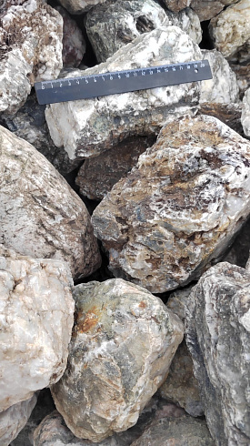 Kamenclub.ru: Кварцевый валунчик фр.100-300 мм.  купить в Казани кварц белый, бежевый молочный рыжий крупный природный камень галечник 7850 руб/т   фото КАМЕНЬ КЛУБ