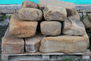 Kamenclub.ru: Песчаник для строительства и кладки (фр. 200-400 мм)  купить в Казани песчаник бежевый серый рыжий желтый блоки для строительства из песчаника 6500 руб/т   фото КАМЕНЬ КЛУБ