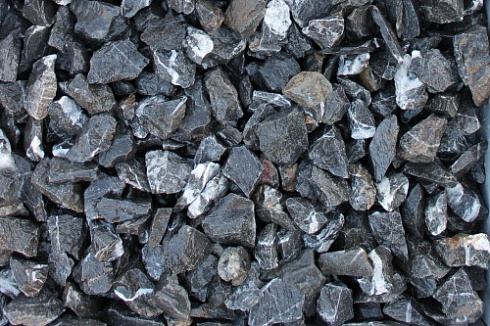 Kamenclub.ru: Щебень крошка черный (мрамор) фр. 40-70 мм.  купить в Казани мрамор черный с белыми прожилками, черный, белый декоративный щебень 11000 руб/т   фото КАМЕНЬ КЛУБ