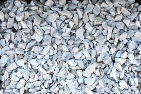 Kamenclub.ru: Мраморная крошка, щебень, цвет-белый, фр. 3-5 мм.  купить в Казани мрамор белый молочный бежевый мрамор колотый 11500 руб/т   фото КАМЕНЬ КЛУБ