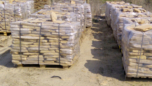 Kamenclub.ru: Песчаник пластушка галтованный желтый с рисунком (3 см)  купить в Казани плитняк - пластушка желтый песчаник 21000 руб/м3   фото КАМЕНЬ КЛУБ