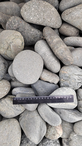 Kamenclub.ru: Галька речная окат (темно-серая) фр. 70-150 мм. купить  в Казани галька речная темно-серая, синяя, серая речная галька округлая  8000 руб/т   фото КАМЕНЬ КЛУБ