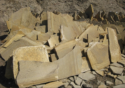 Kamenclub.ru: Форматный камень (плаха) пошаговая дорожка от 70-150 см (4 -12 см)  купить в Казани плитняк  форматный плаха желтый песчаник 9 000 руб/т   фото КАМЕНЬ КЛУБ