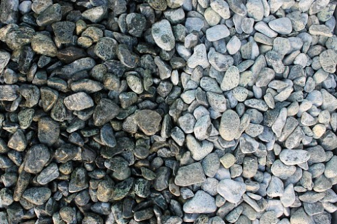 Kamenclub.ru: Щебень галтованный зеленый (змеевик) фр. 20-40 мм.  купить в Казани мрамор зеленый, салатовый оголтованный щебень мраморный 12500 руб/т   фото КАМЕНЬ КЛУБ