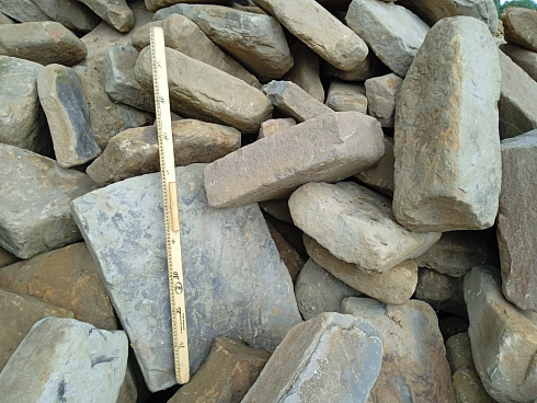 Kamenclub.ru: Песчаник для мощения дорожек, площадок, парковок ( фр 5-10 см)  купить в Казани песчаник  серый желтый коричневый рыжий песчаник оголтованный окатанный 6500 руб/т   фото КАМЕНЬ КЛУБ