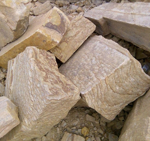 Kamenclub.ru: Песчаник пластушка желтый с рисунком (7-15 см)  купить в Казани плитняк - пластушка - бут желтый песчаник 10200 руб/м3   фото КАМЕНЬ КЛУБ