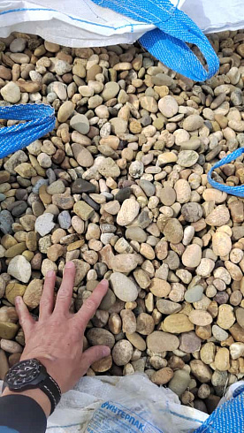 Kamenclub.ru: Галька речная окат рыжая фр. 20-40 мм. купить  в Казани галька речная окатанная рыжая желтая серая округлая речная галька 5000 руб/т   фото КАМЕНЬ КЛУБ