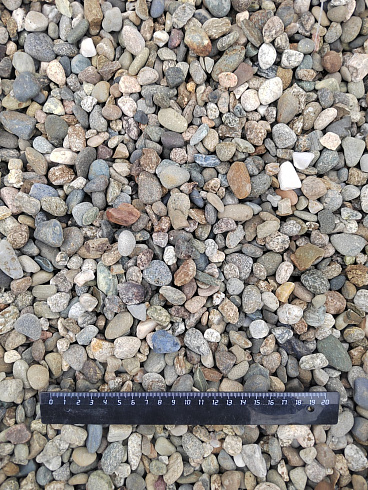 Kamenclub.ru: Галька речная окат (серая) фр.10-20 мм купить  в Казани галька речная серая, серый, темно-серый, светло-серый, коричневый ландшафтная декоративная речная окатанная округлая галька 5000 руб/т   фото КАМЕНЬ КЛУБ