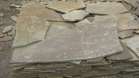 Kamenclub.ru: Песчаник пластушка серо-зеленый (1,5 см)  купить в Казани плитняк - пластушка серо-зеленый, серый, зеленый пластушка рваная ландшафтная колотая 10200 руб/м3   фото КАМЕНЬ КЛУБ