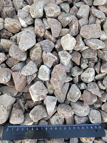 Kamenclub.ru: Мраморная крошка (щебень галтованный розовый) фр.20-40 мм.  купить в Казани мрамор розовый, красный оголтованный округлый щебень  15000 руб/т   фото КАМЕНЬ КЛУБ