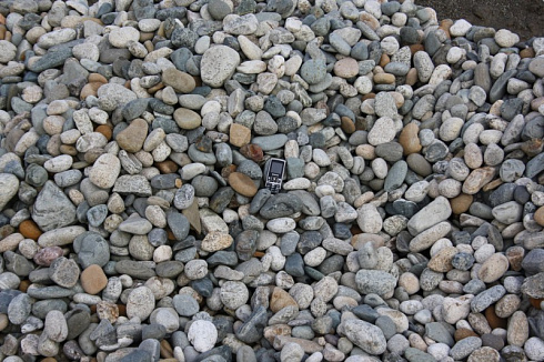 Kamenclub.ru: Галька речная окат (серая) фр.40-60 мм купить  в Казани галька речная серый бежевый рыжий коричневый округлый речной камень 5000 руб/т   фото КАМЕНЬ КЛУБ