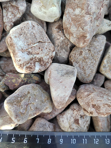 Kamenclub.ru: Мраморная крошка (щебень галтованный розовый) фр.20-40 мм.  купить в Казани мрамор розовый, красный оголтованный округлый щебень  15000 руб/т   фото КАМЕНЬ КЛУБ