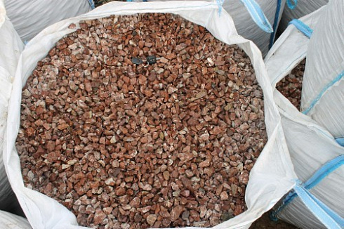 Kamenclub.ru: Мраморная крошка (щебень крошка розовый) фр. 10-20 мм.  купить в Казани мрамор розовый, красный каменная декоративная крошка ландшафтная 11000 руб/т   фото КАМЕНЬ КЛУБ