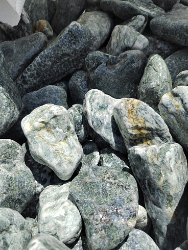 фото Галтованный жадеит (фр. 70-100 мм)  купить в Казани в интернет-портале КАМЕНЬ КЛУБ