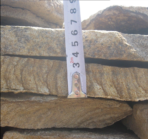 Kamenclub.ru: Песчаник пластушка желтый с рисунком (3 см)  купить в Казани песчаник желтый с рисунком, рыжий, желтый песчаник пластушка ландшафтная рваная 8 500 руб/м3   фото КАМЕНЬ КЛУБ