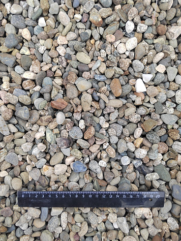 Kamenclub.ru: Галька речная окат (серая) фр.10-20 мм купить  в Казани галька речная серая, серый, темно-серый, светло-серый, коричневый ландшафтная декоративная речная окатанная округлая галька 5000 руб/т   фото КАМЕНЬ КЛУБ
