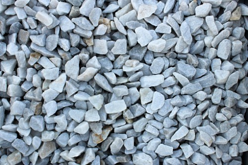 Kamenclub.ru: Мраморная крошка, щебень, цвет-белый,  фр. 20-40 мм.  купить в Казани мрамор белый молочный слоновая кость айвори  мраморная крошка ландшафтная 12000 руб/т   фото КАМЕНЬ КЛУБ