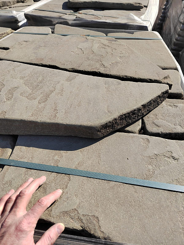 Kamenclub.ru: Песчаник пластушка галтованная серо-зеленая (3,0 см)  купить в Казани песчаник серо-зеленый песчаник 18000 руб/м3   фото КАМЕНЬ КЛУБ