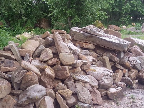 Kamenclub.ru: Песчаник декоративный ландшафтный (фр. 300-500 мм)  купить в Казани песчаник желтый рыжий серый зеленый валун речной окатанный природный песчаника 4 500 руб/т   фото КАМЕНЬ КЛУБ