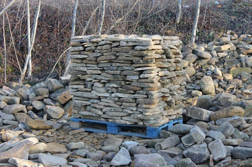 Kamenclub.ru: Песчаник колотый для облицовки (фр. 2-3 см)  купить в Казани песчаник бежевый серый рыжий песчаник строительный 5000 руб/т   фото КАМЕНЬ КЛУБ