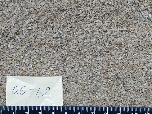 Кварцевый песок для площадок фр. 0,6-1,2 мм.  купить в Казани фото Камень Клуб