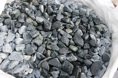 Kamenclub.ru: Щебень галтованный зеленый (змеевик) фр. 50-100 мм.  купить в Казани галтовка мраморная зеленый, салатовый мрамор 12 500 руб/т   фото КАМЕНЬ КЛУБ