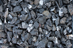 Kamenclub.ru: Щебень крошка черный (мрамор) фр. 5-10 мм.  купить в Казани мрамор черный с белыми прожилками, черный, белый мраморная крошка декоративная ландшафтная 11000 руб/т   фото КАМЕНЬ КЛУБ