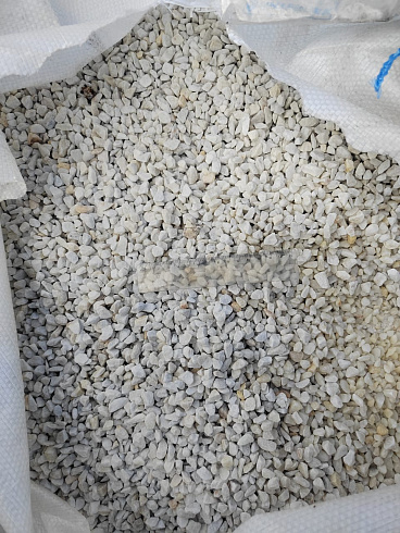 Kamenclub.ru: Мраморная крошка, щебень, цвет-белый, фр. 5-10 мм.  купить в Казани мрамор белый, айвори, молочный мраморная каменная крошка ландшафтная 12000 руб/т   фото КАМЕНЬ КЛУБ