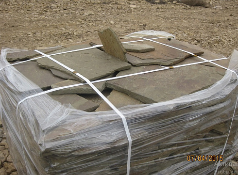 Kamenclub.ru: Песчаник пластушка серо-зеленый (1,5 см)  купить в Казани плитняк - пластушка серо-зеленый, серый, зеленый пластушка рваная ландшафтная колотая 10200 руб/м3   фото КАМЕНЬ КЛУБ