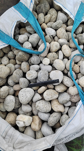 Kamenclub.ru: Галька речная окат (серо-белая) фр. 70-120 мм купить  в Казани галька галечник бело-серая, серо-белая, серая, белая речная природная галька  8000 руб/т   фото КАМЕНЬ КЛУБ