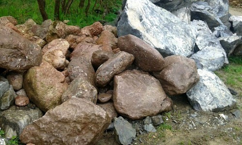 Kamenclub.ru: Конгломераты фр. 300-1000 мм.  купить в Казани кварц мрамор диабаз коричневый, серый зеленоватый речной валун крупный 6500 руб/т   фото КАМЕНЬ КЛУБ