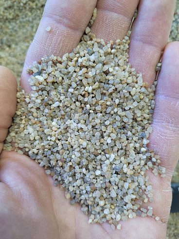 Кварцевый песок для водоподготовки фр. 1,6-3 мм.  купить в Казани фото Камень Клуб