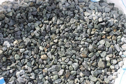Kamenclub.ru: Щебень крошка зеленый (змеевик) фр. 20-40 мм.  купить в Казани мрамор зеленый, салатовый ландшафтная мраморная крошка 8500 руб/т   фото КАМЕНЬ КЛУБ