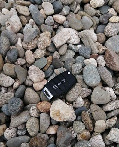 Kamenclub.ru: Галька горная речная окат (цветная) фр. 20-40 мм. купить  в Казани галька речная серый синий бежевый белый окатанная речная галька ландшафтная 6800 руб/т   фото КАМЕНЬ КЛУБ