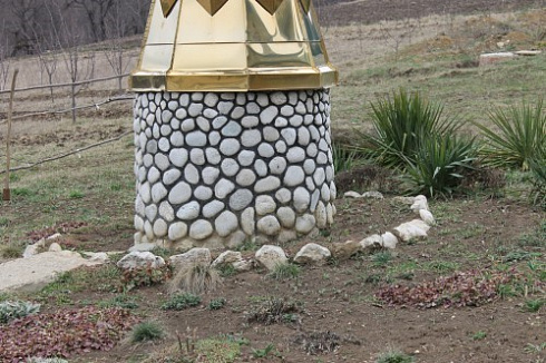 Kamenclub.ru: Галька речная плоская (бело-серая) фр. 100-200-300 мм. купить  в Казани галька речная плоская серый, белый, бело-серый, серо-белый речная галька плоская  9000 руб/т   фото КАМЕНЬ КЛУБ