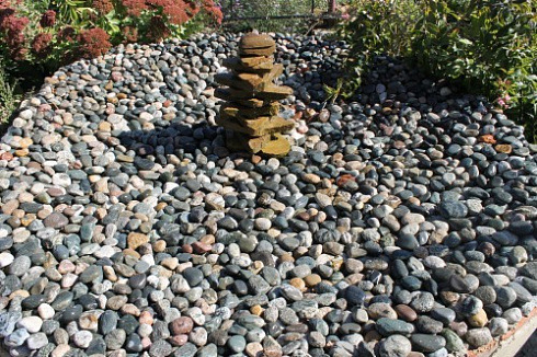 Kamenclub.ru: Галька окат (цветная картошка) фр. 50-100 мм. купить  в Казани галька природная окатанная серый белый цветной синий темно-серый коричневый округлый галечник окатанный 6800 руб/т   фото КАМЕНЬ КЛУБ