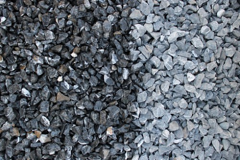 Kamenclub.ru: Щебень крошка черный (мрамор) фр. 10-20 мм.  купить в Казани мрамор черный с белыми прожилками, черный, белый каменная ландшафтная декоративная крошка щебня 11000 руб/т   фото КАМЕНЬ КЛУБ