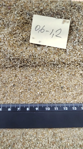 Кварцевый песок для площадок фр. 0,6-1,2 мм.  купить в Казани фото Камень Клуб