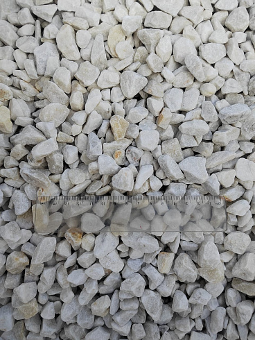 Kamenclub.ru: Мраморная крошка, щебень, цвет-белый, фр. 10-20 мм.  купить в Казани мрамор белый, молочный айвори каменная ландшафтная декоративная крошка шебня 12000 руб/т   фото КАМЕНЬ КЛУБ