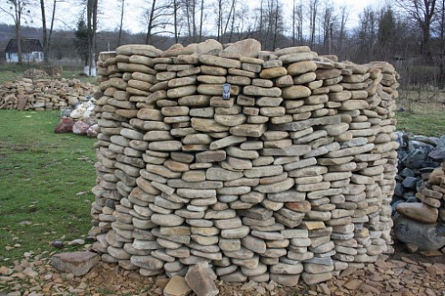 Kamenclub.ru: Песчаник для мощения дорожек, площадок, парковок ( фр 5-10 см)  купить в Казани песчаник  серый желтый коричневый рыжий песчаник оголтованный окатанный 6500 руб/т   фото КАМЕНЬ КЛУБ