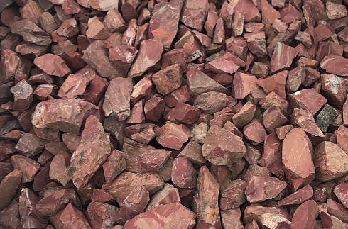 Kamenclub.ru: Щебень крошка красный (ЯШМА) фр. 20-40 мм.  купить в Казани яшма красный, бордовый декоративный ландшафтный щебень 9000 руб/т   фото КАМЕНЬ КЛУБ