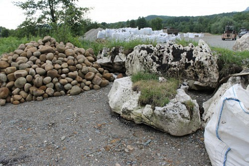 Kamenclub.ru: Песчаник ядра, фр. 100-300 мм  купить в Казани песчаник бежевый серый рыжий речная галька 5 000 руб/т   фото КАМЕНЬ КЛУБ