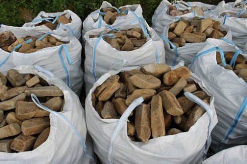 Kamenclub.ru: Песчаник для строительства и кладки блочный (фр 100-200 мм)  купить в Казани песчаник бежевый серый рыжий валун мелкий для строительства песчаник 6500 руб/т   фото КАМЕНЬ КЛУБ